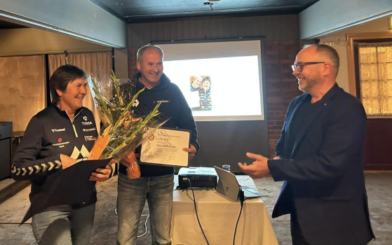Rotarys Paul Harries Fellowship medaljen til pionerane Turid og Arild Bakke  i Volda Handball